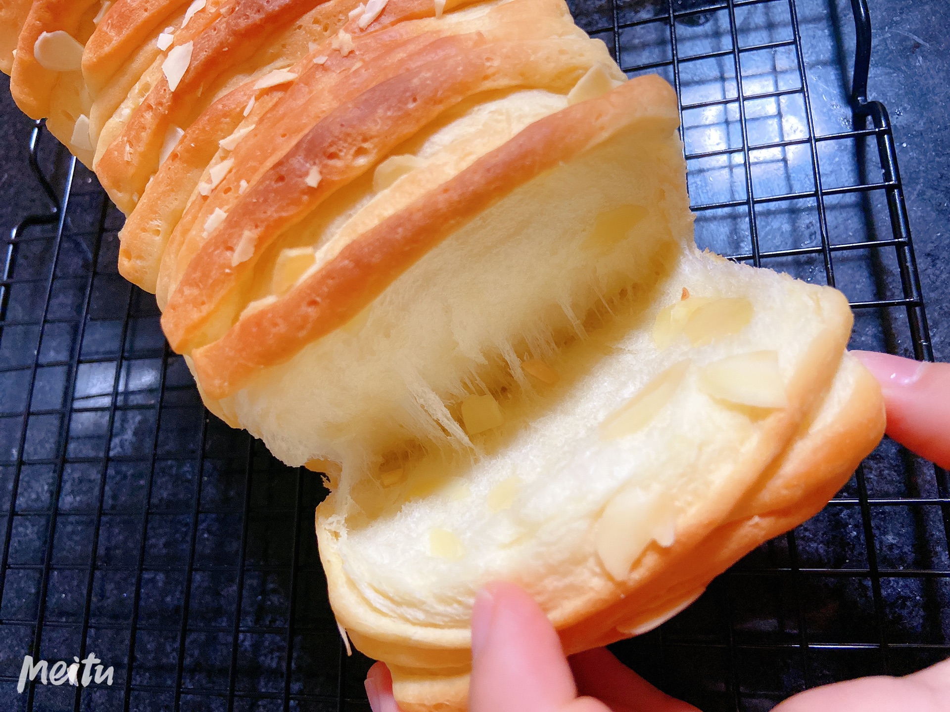 杏仁手撕面包