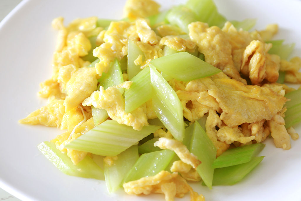 健康素食主义：西芹炒鸡蛋