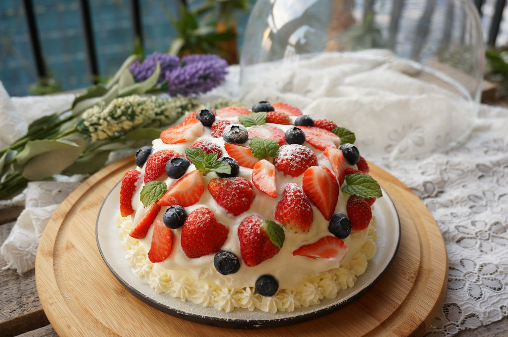 草莓巨蛋蛋糕