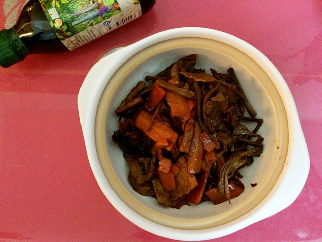 之干锅茶树菇