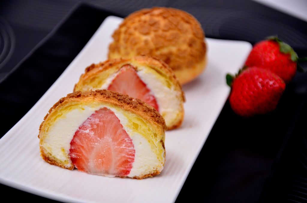 【草莓酥皮泡芙】——草莓季系列美食