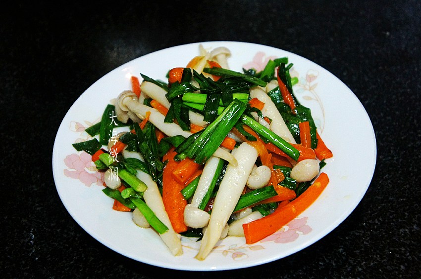白玉菇炒韭菜