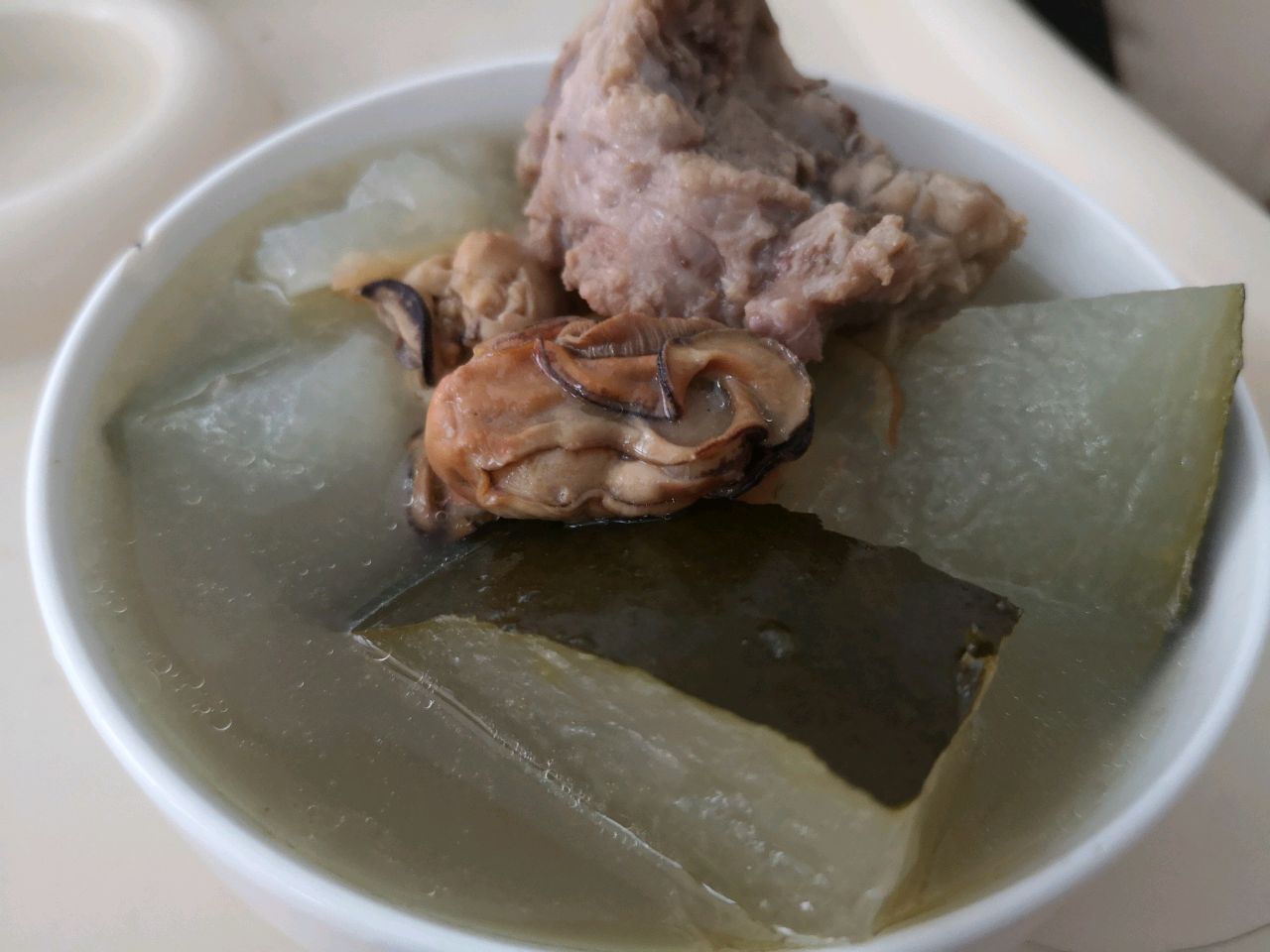牡蛎干冬瓜薏米猪骨汤