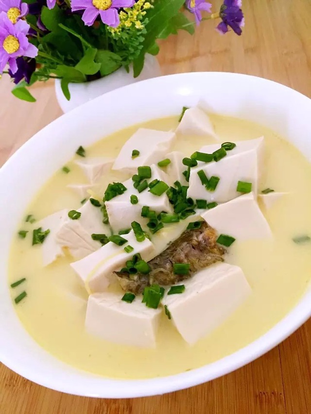 鱼头鱼尾豆腐汤
