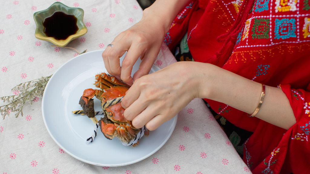 大闸蟹绝对不能吃的五个部位--视频教你来剔除