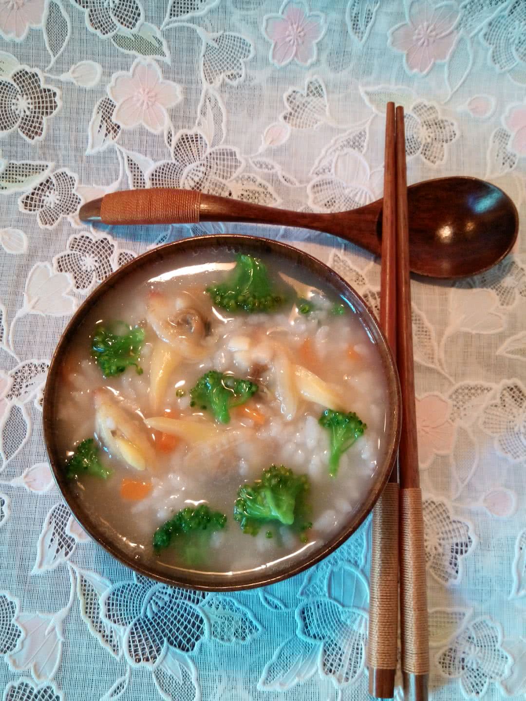 海鲜粥（家常蚬子蔬菜粥）