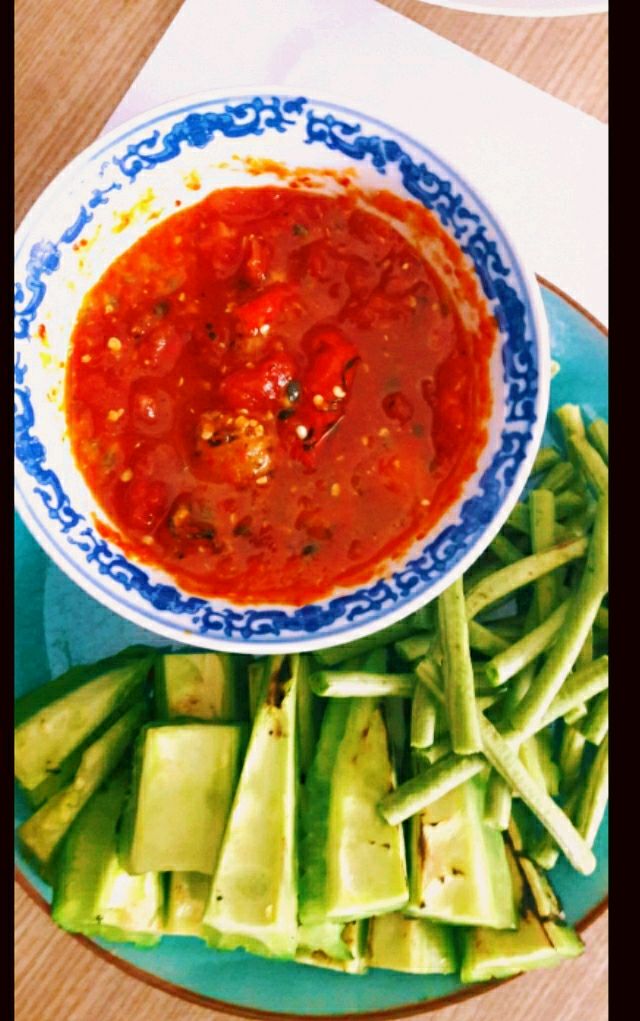 云南菜-傣味蔬菜番茄喃咪拼盘