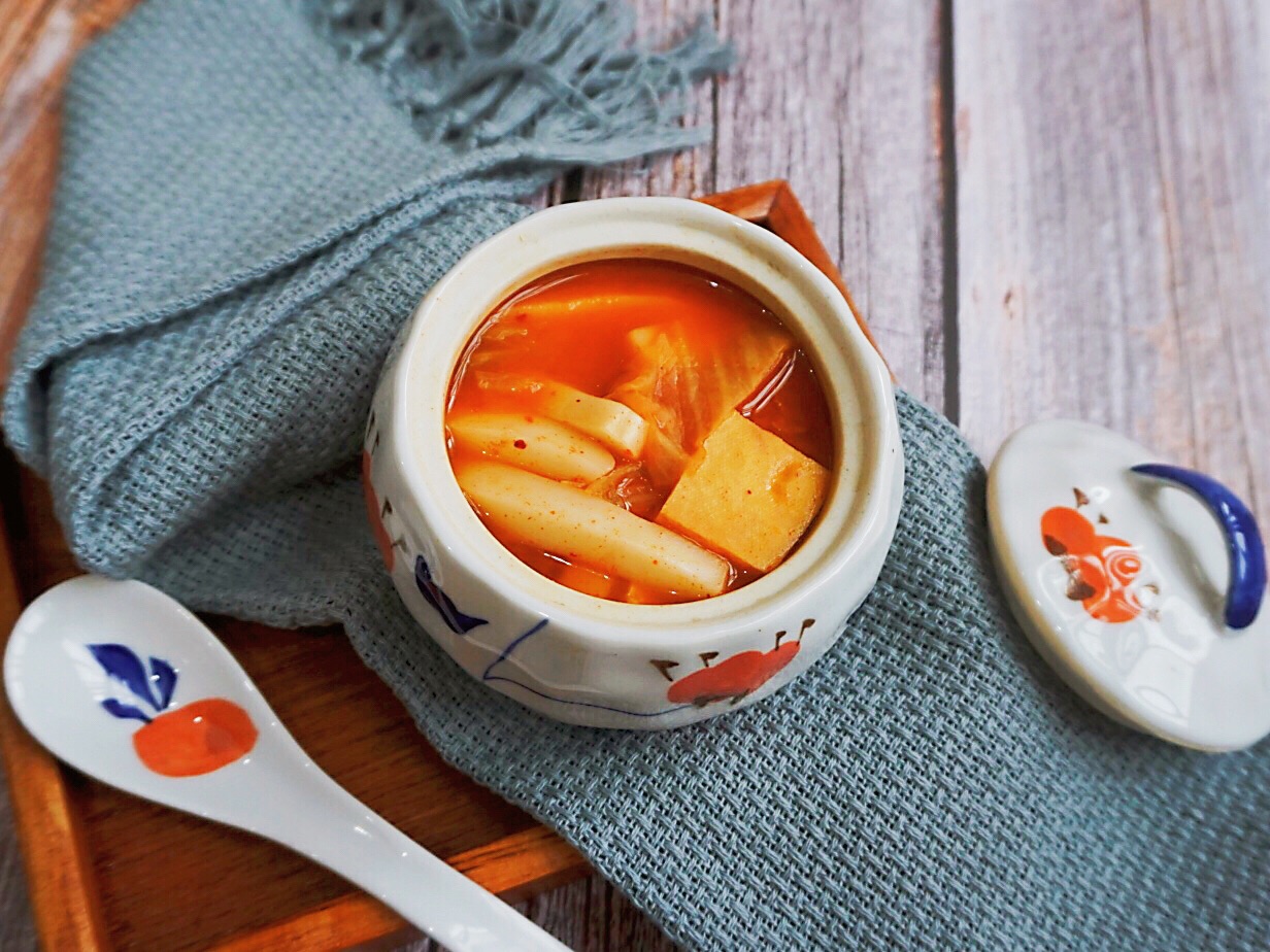 辣白菜豆腐年糕汤