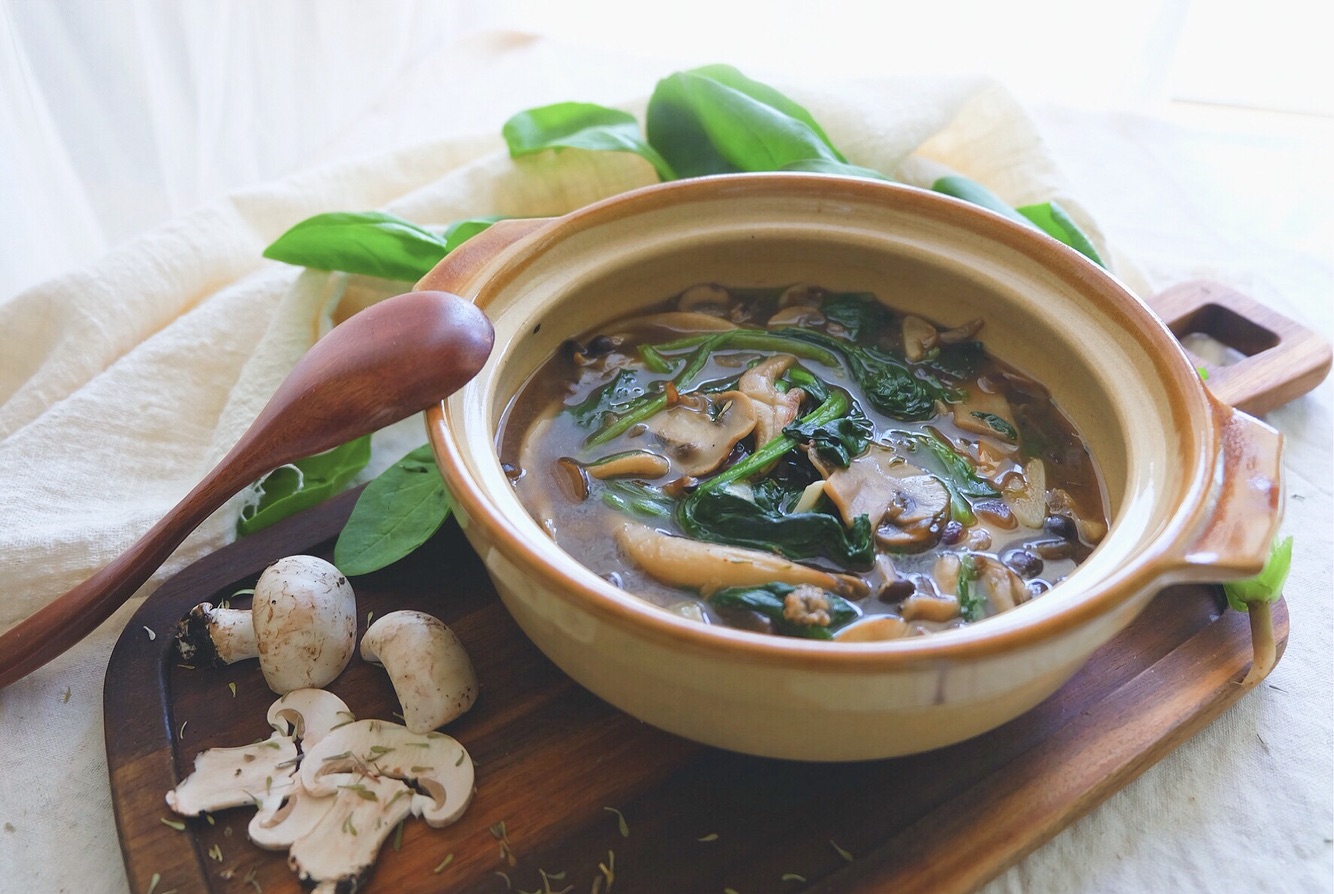 纯素蘑菇菠菜汤