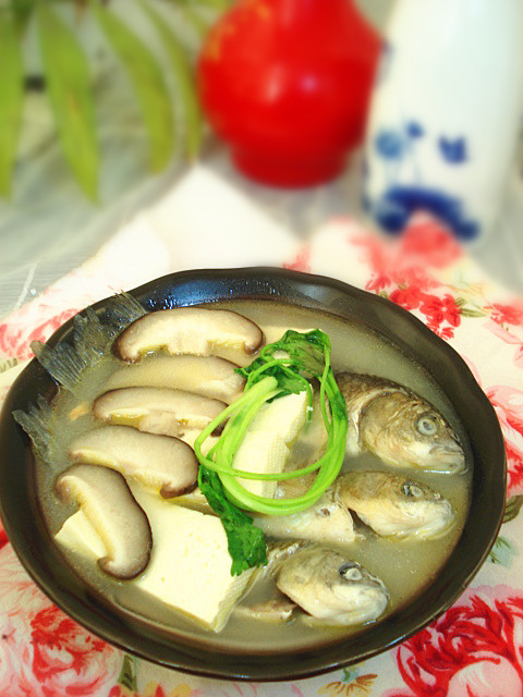 香菇豆腐鲫鱼汤——冬季暖身
