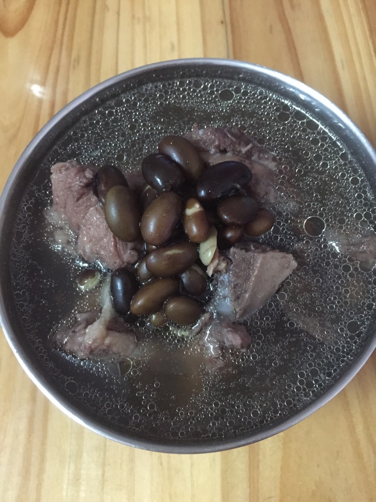 黑豆猪尾汤