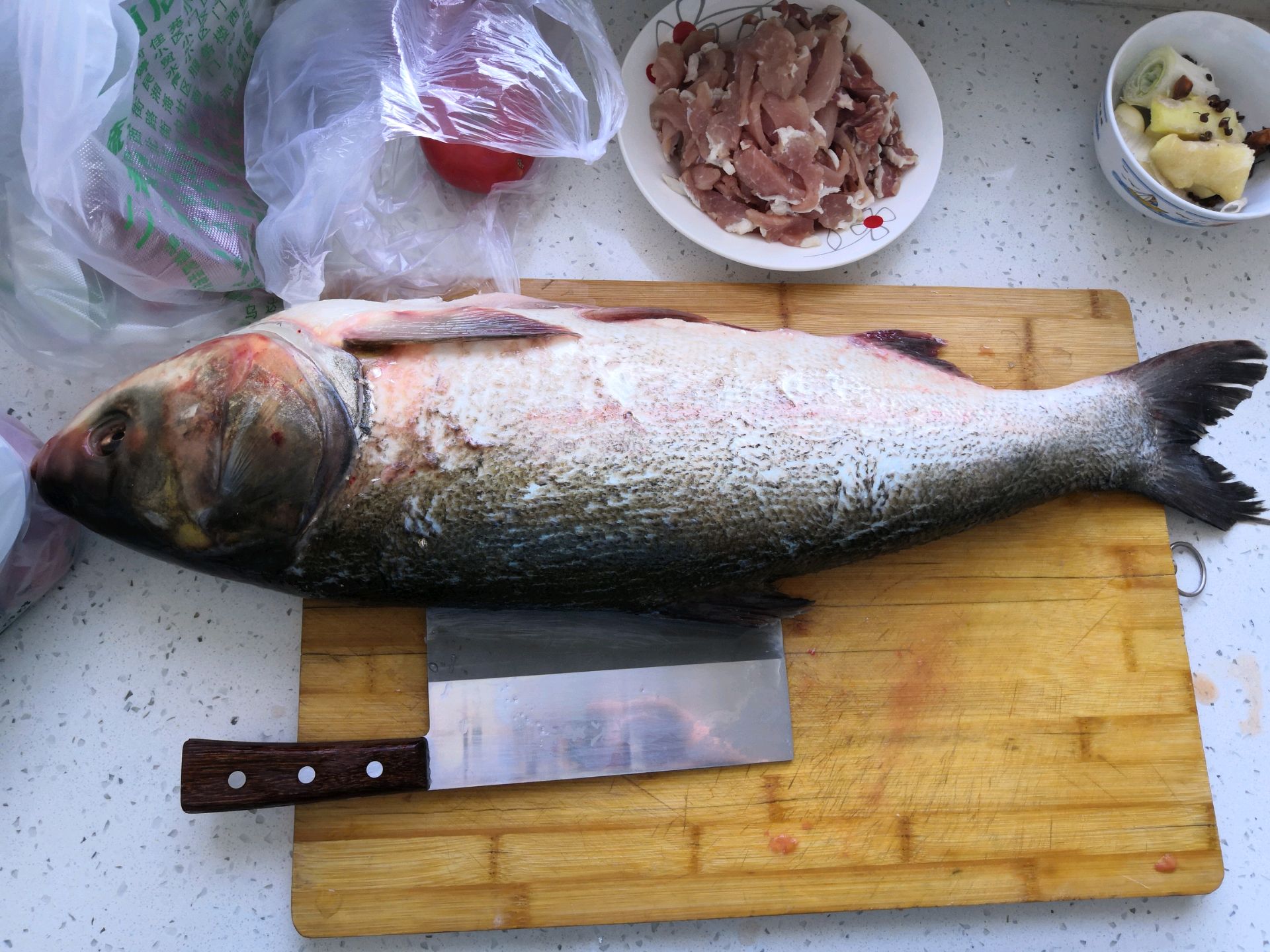 巴乡烧猪肉～炖8斤黄河白鲢鱼