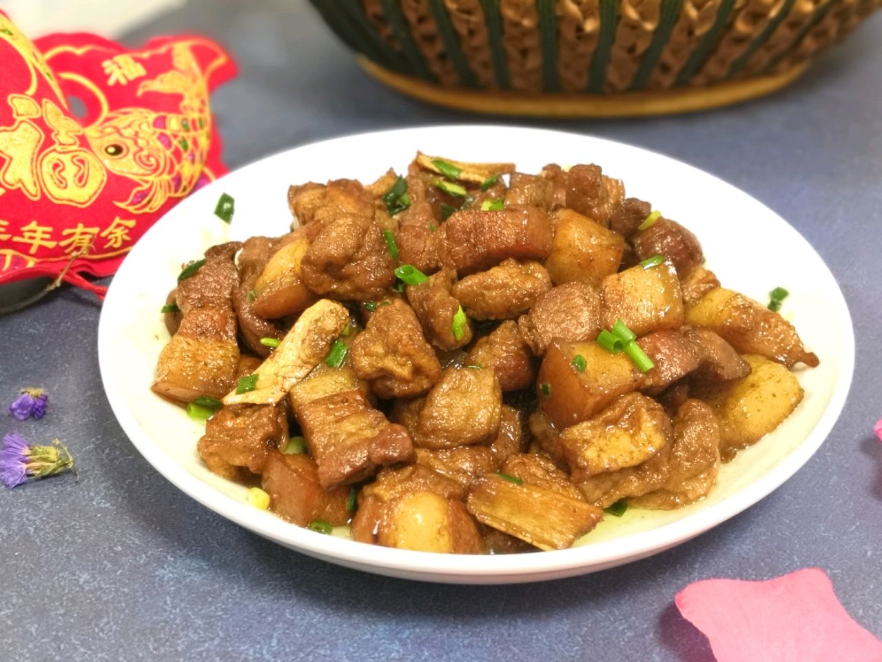 油豆腐焖五花肉