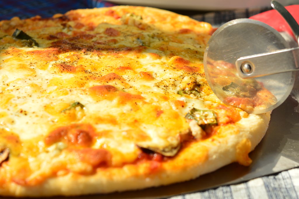 多味干酪菌菇披萨