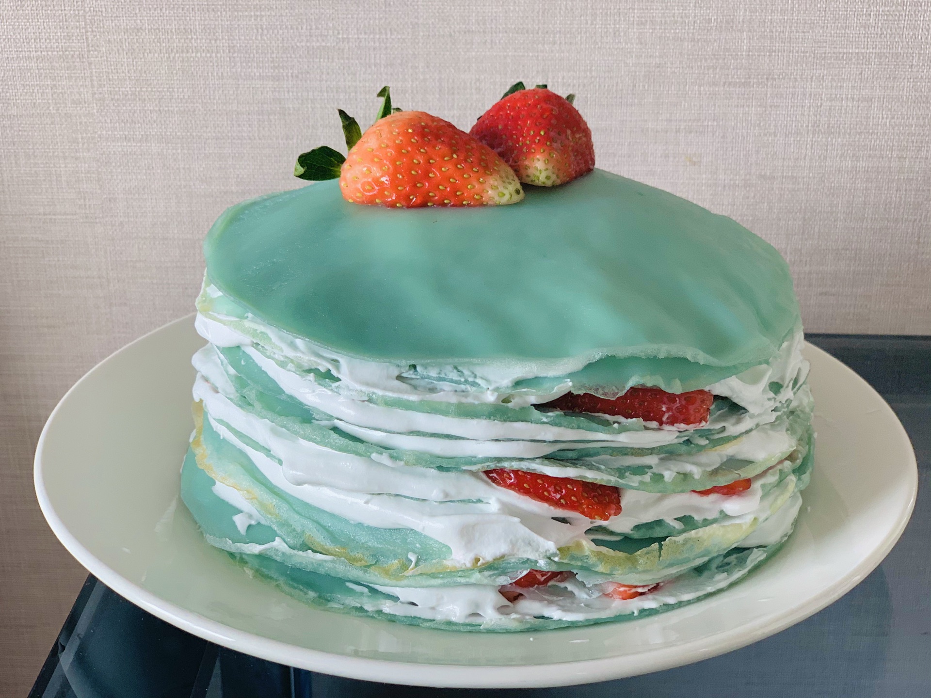 可可爱爱蓝蓝千层草莓蛋糕