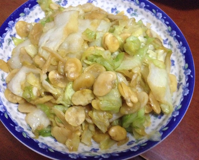 包菜炒蚕豆（圆白菜）