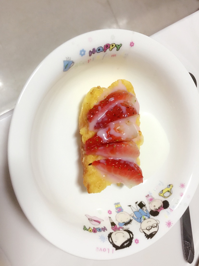 奶香草莓蛋糕