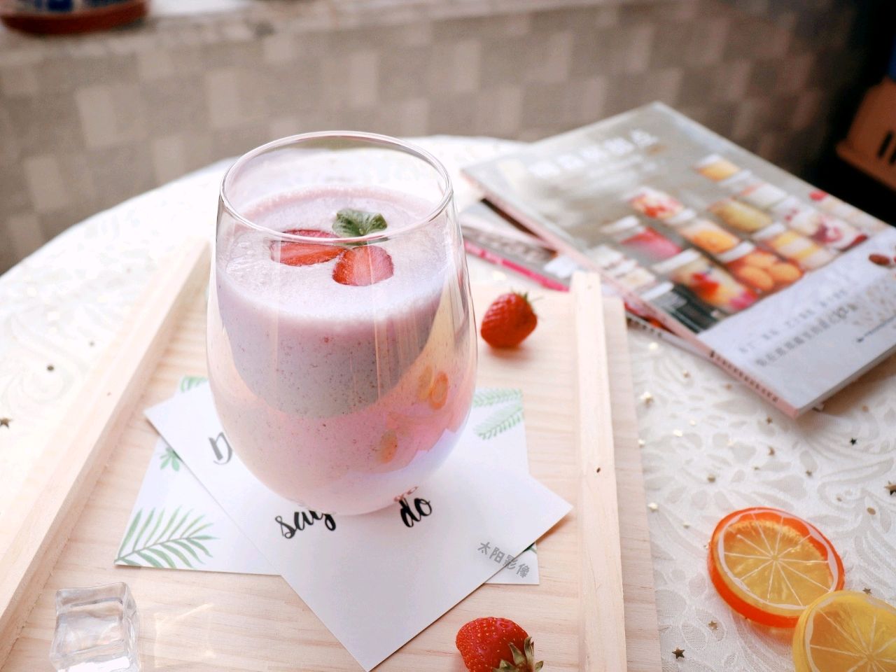 草莓酸奶慕斯饮 