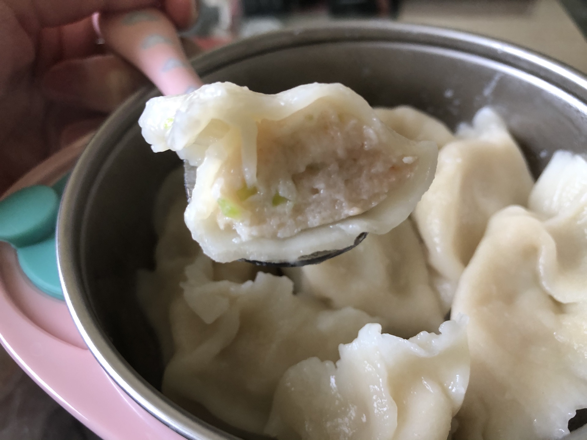 宝宝辅食：芹菜虾仁里脊肉水饺