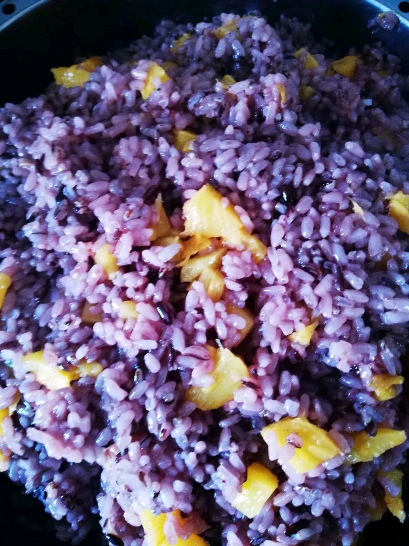 紫米菠萝饭
