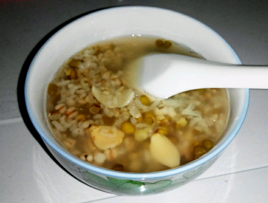 每日一粥: 百合薏米绿豆粥