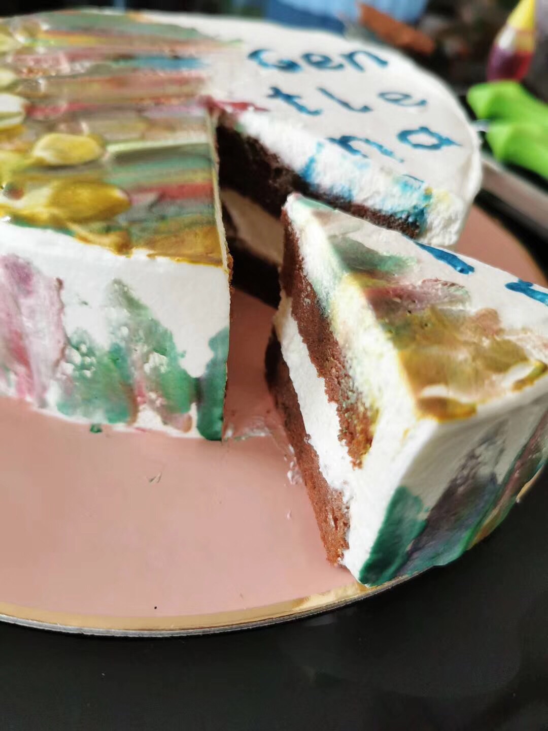 彩虹色古典蛋糕