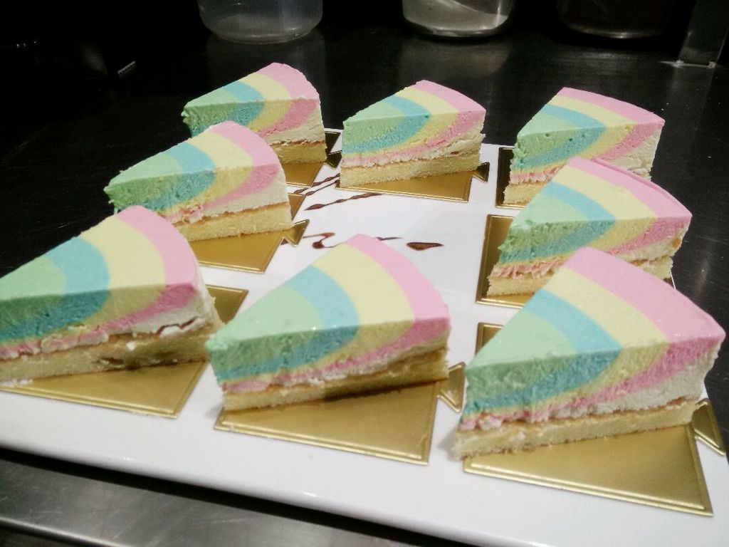 彩虹芝士蛋糕。