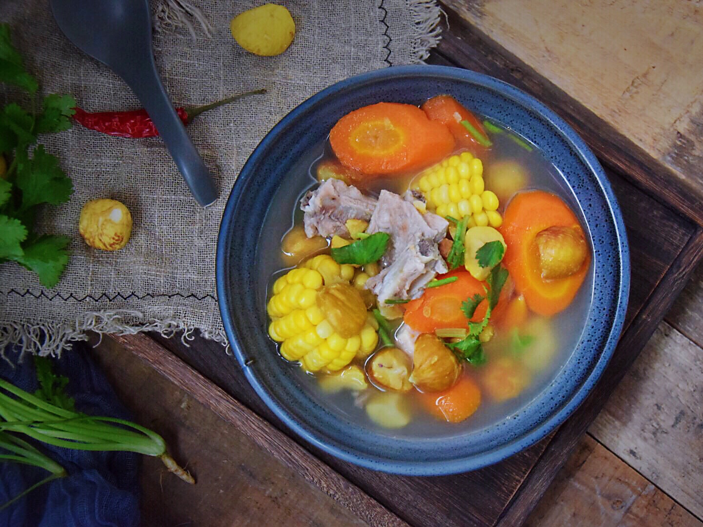 板栗胡萝卜玉米排骨汤
