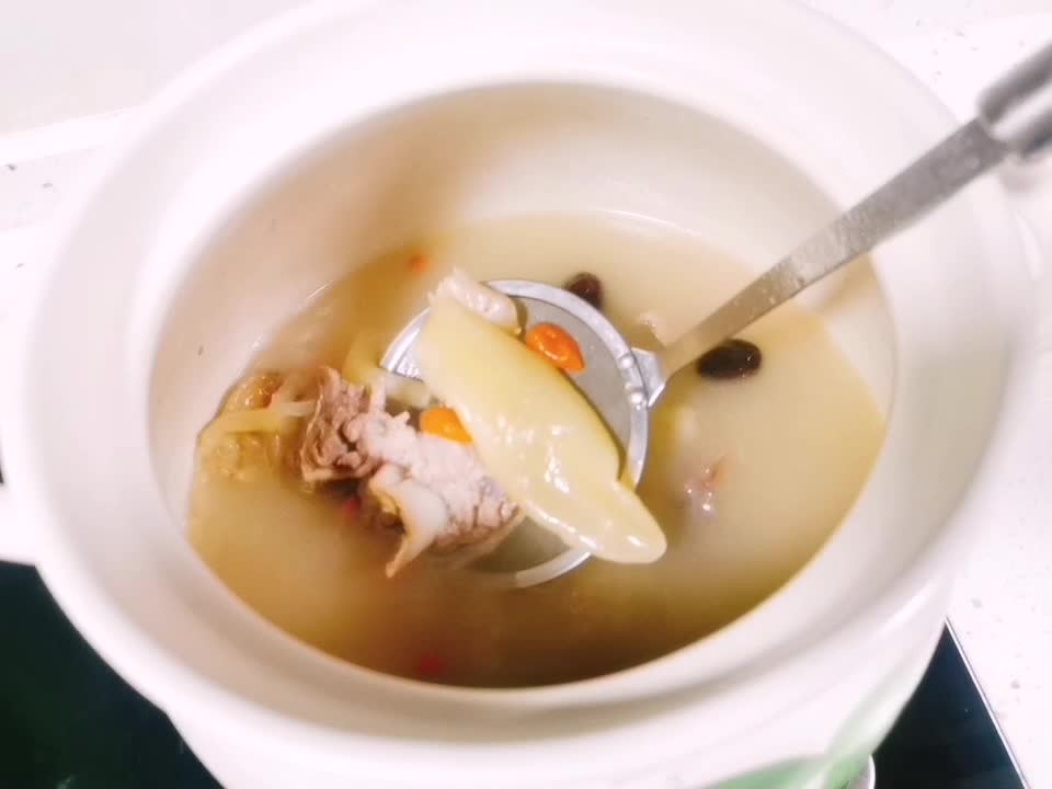 花胶（鱼胶）炖猪骨汤