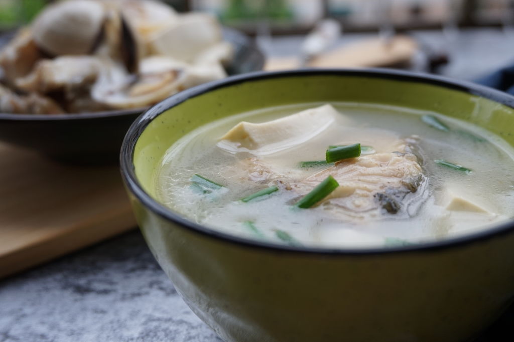 白贝鱼头豆腐汤