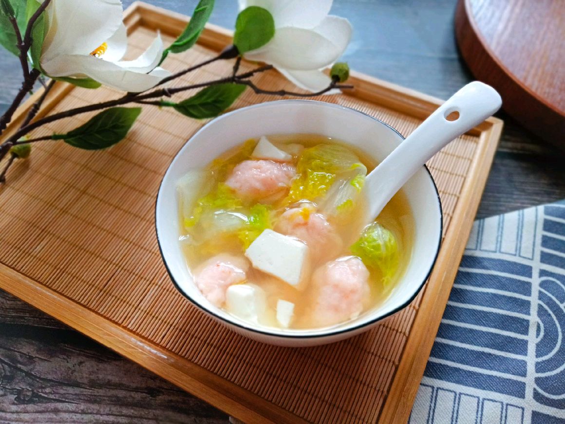 虾滑豆腐白菜汤