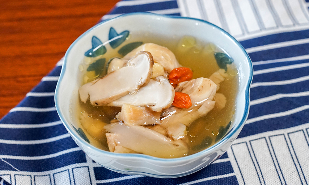 新鲜松茸炖鸡汤
