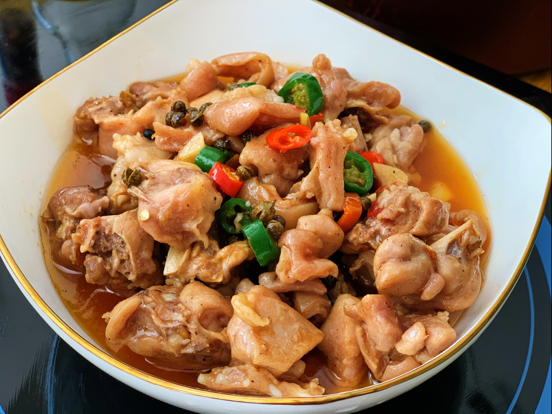 鲜锅兔，美味的自贡名菜——兔肉