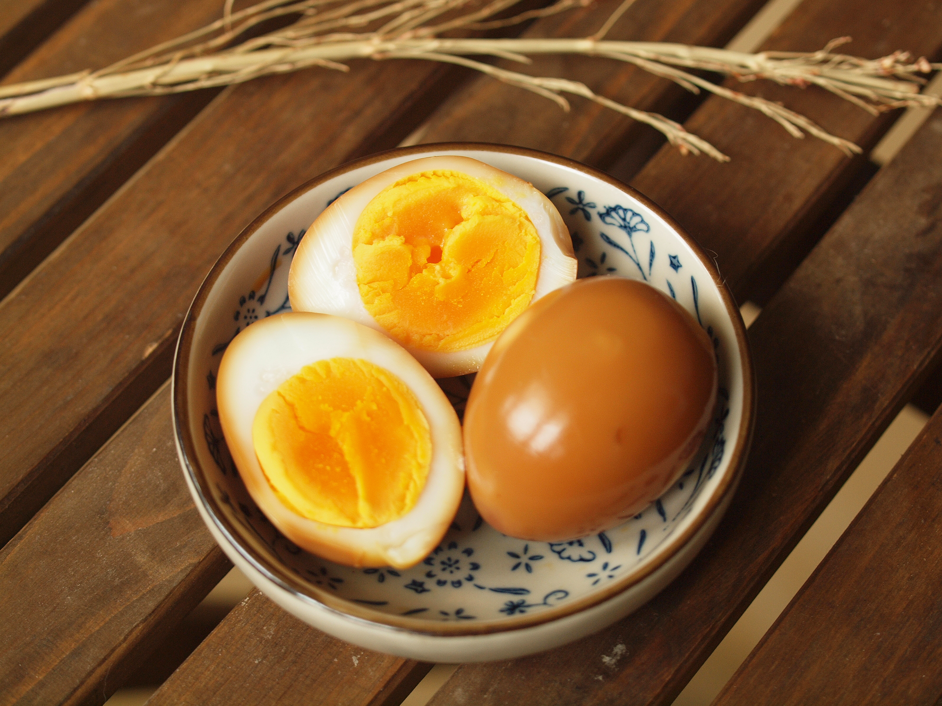 从小吃到大的卤水鸡蛋，花点小心思，居然可以做到这么美这么好吃