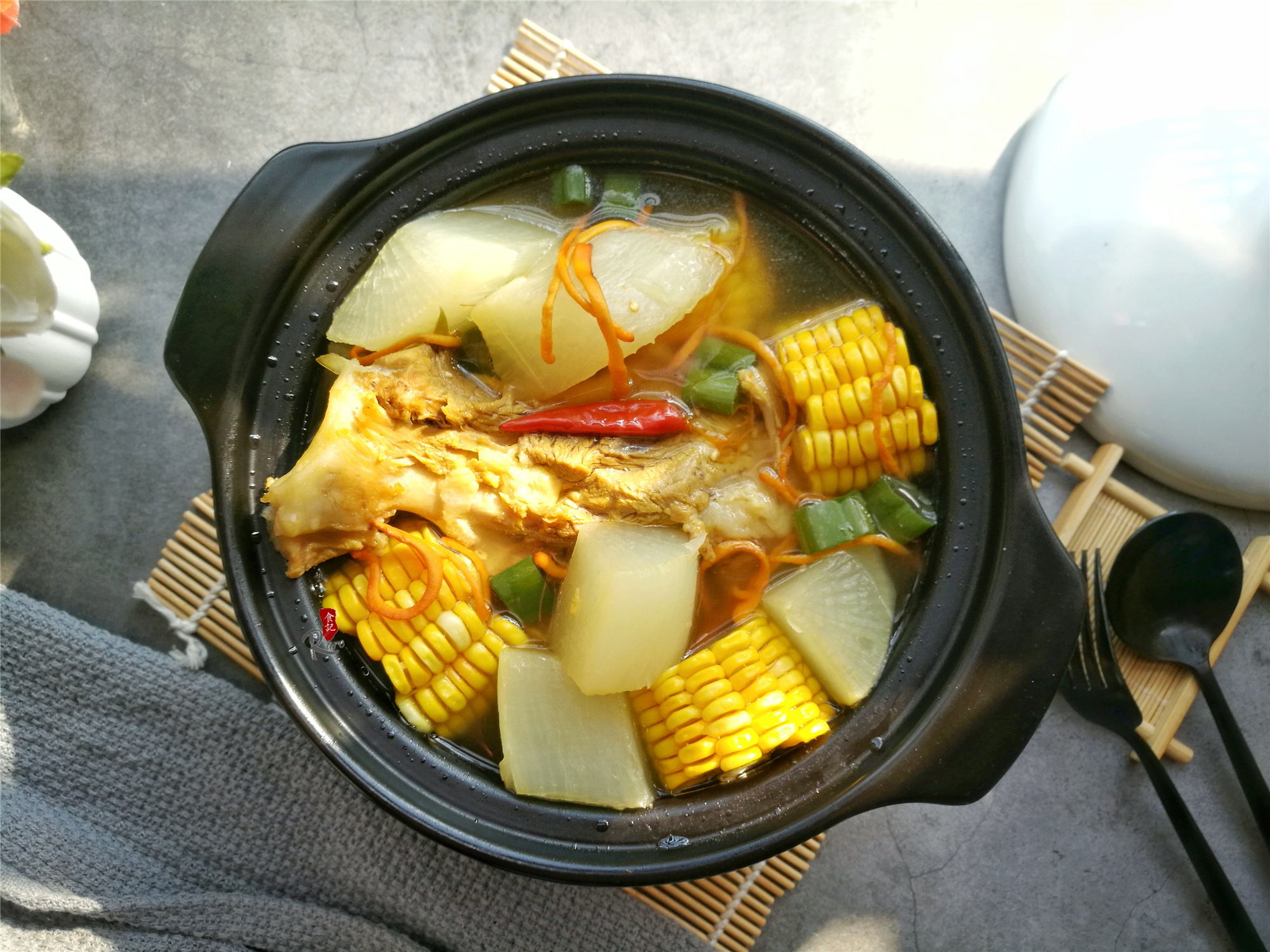 玉米萝卜扇骨汤