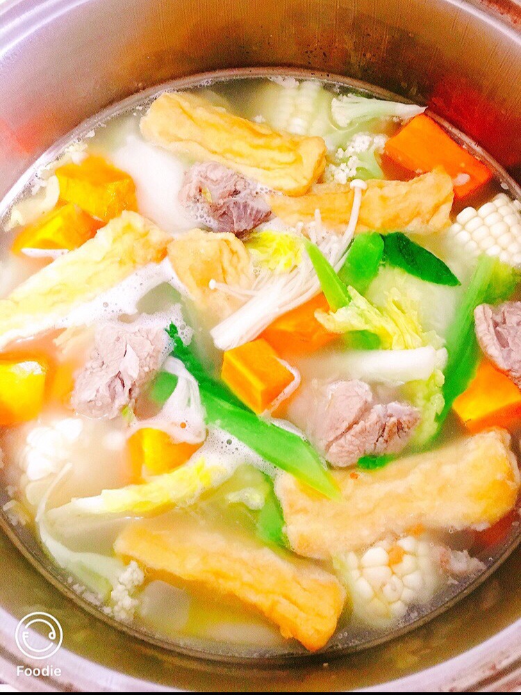 奶白排骨汤涮火锅
