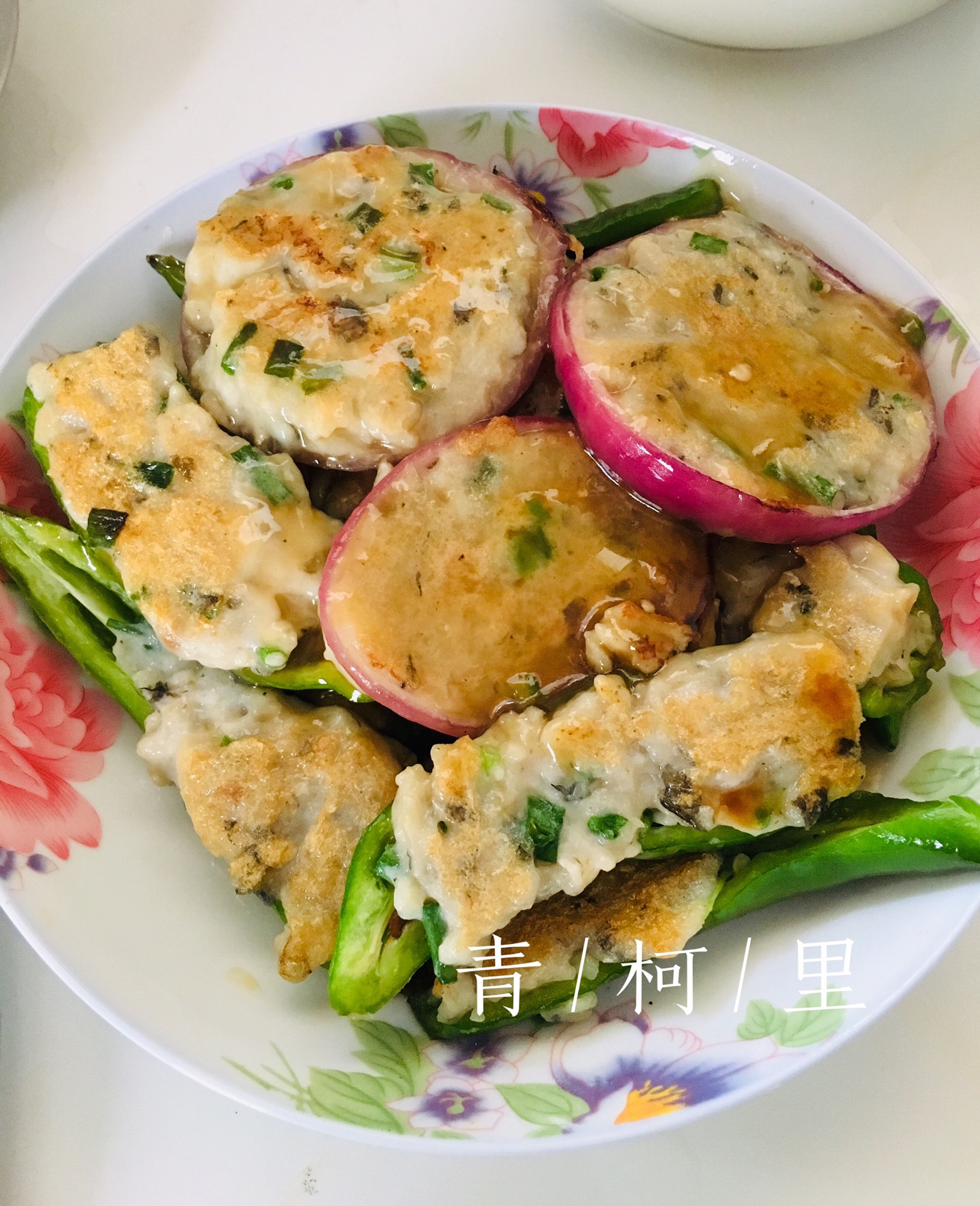 葱香鲮鱼肉饼酿辣椒