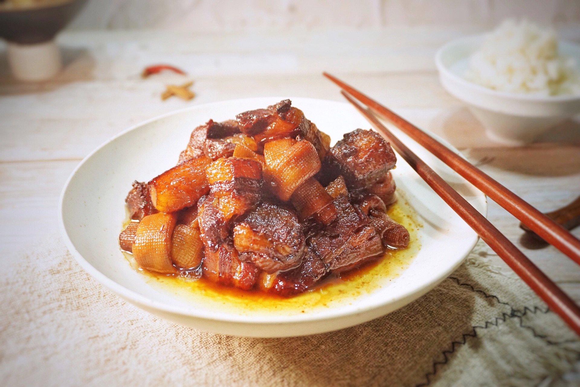 冬季必吃的一道硬菜#红烧肉炖干豆皮卷