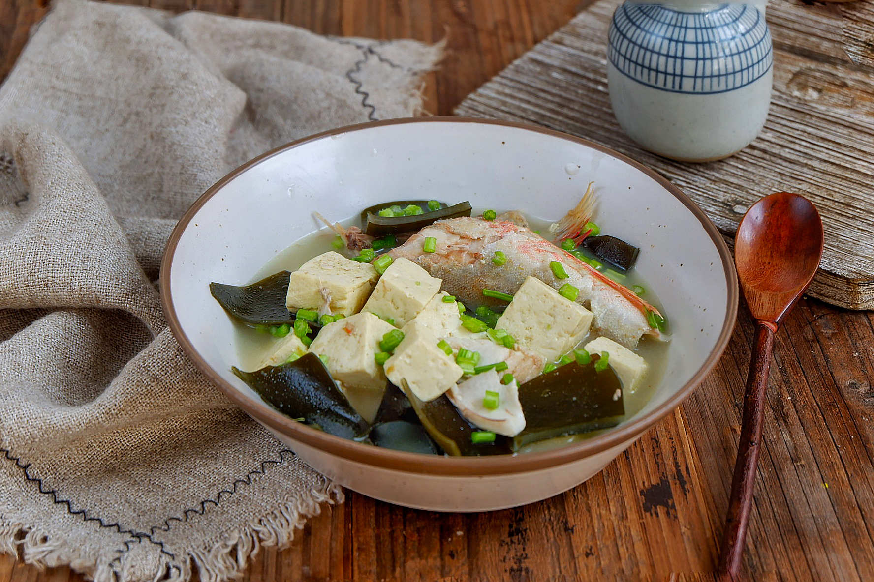 红头鱼海带豆腐汤