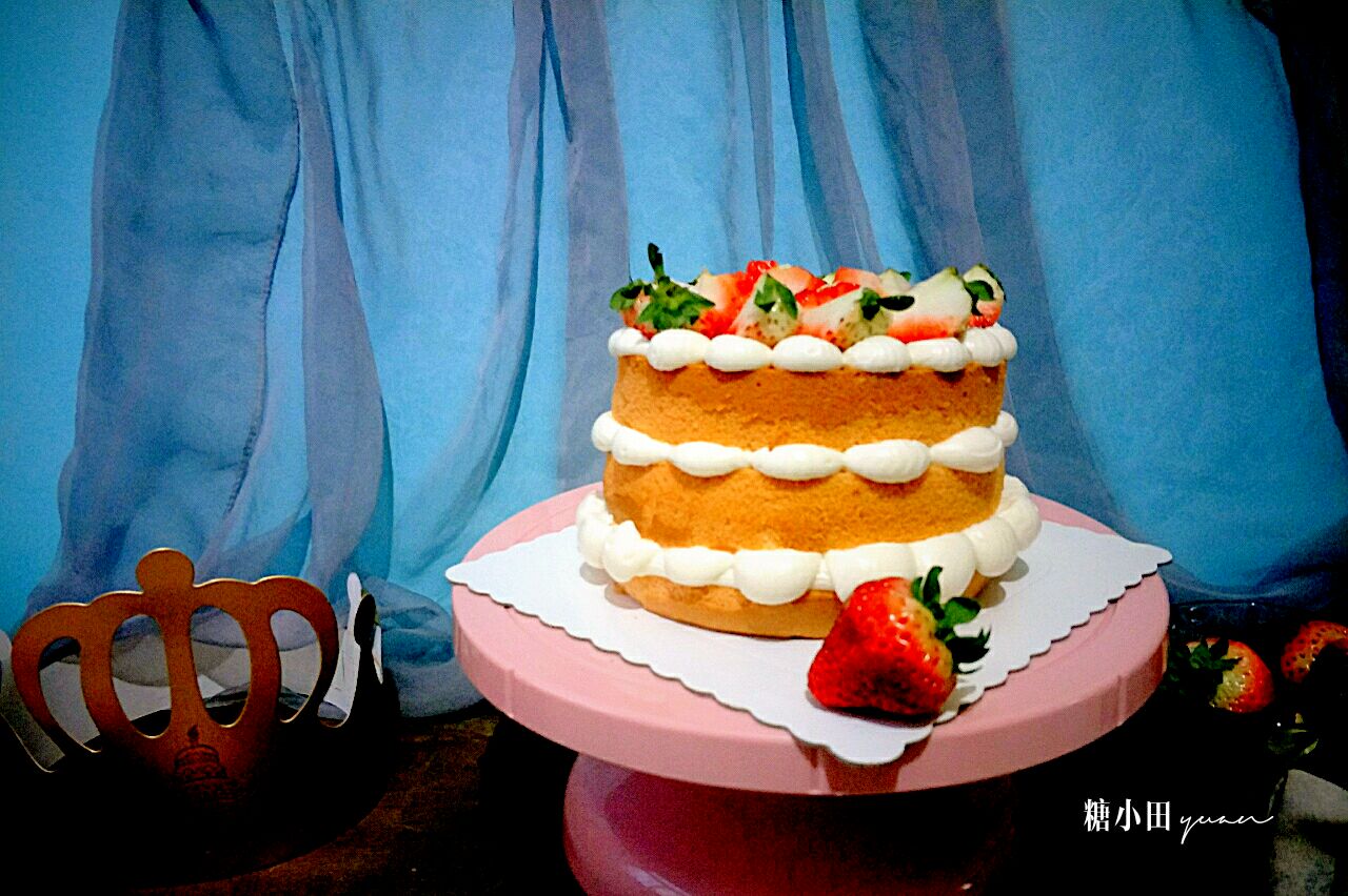 奶油草莓裸蛋糕