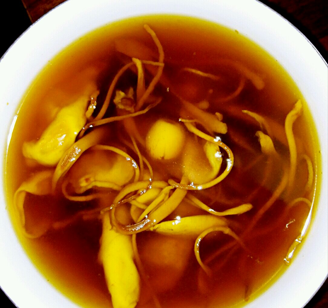 鱼胶虫草莲子汤
