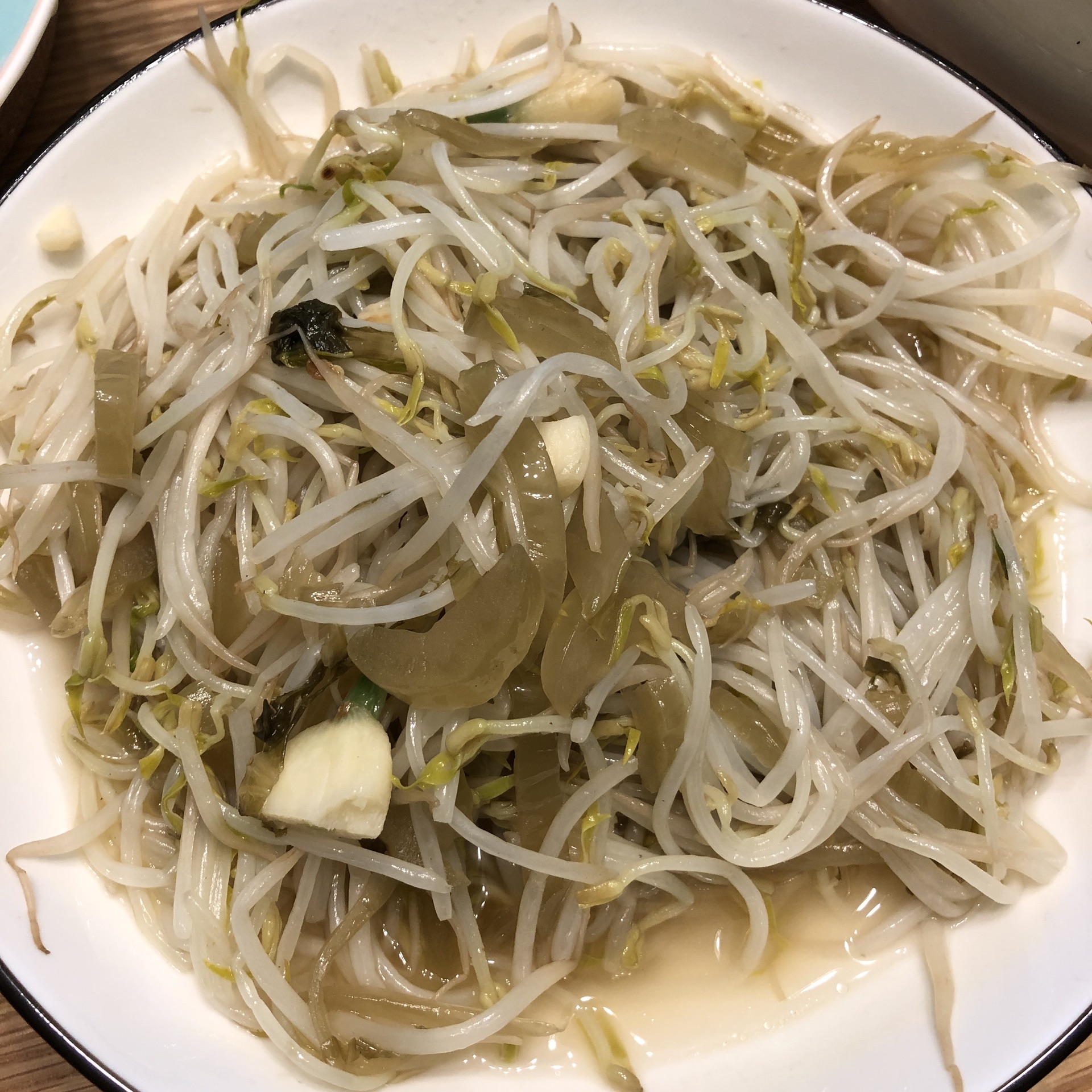 酸菜炒绿豆芽