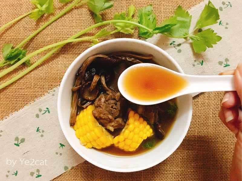 茶树菇玉米排骨汤