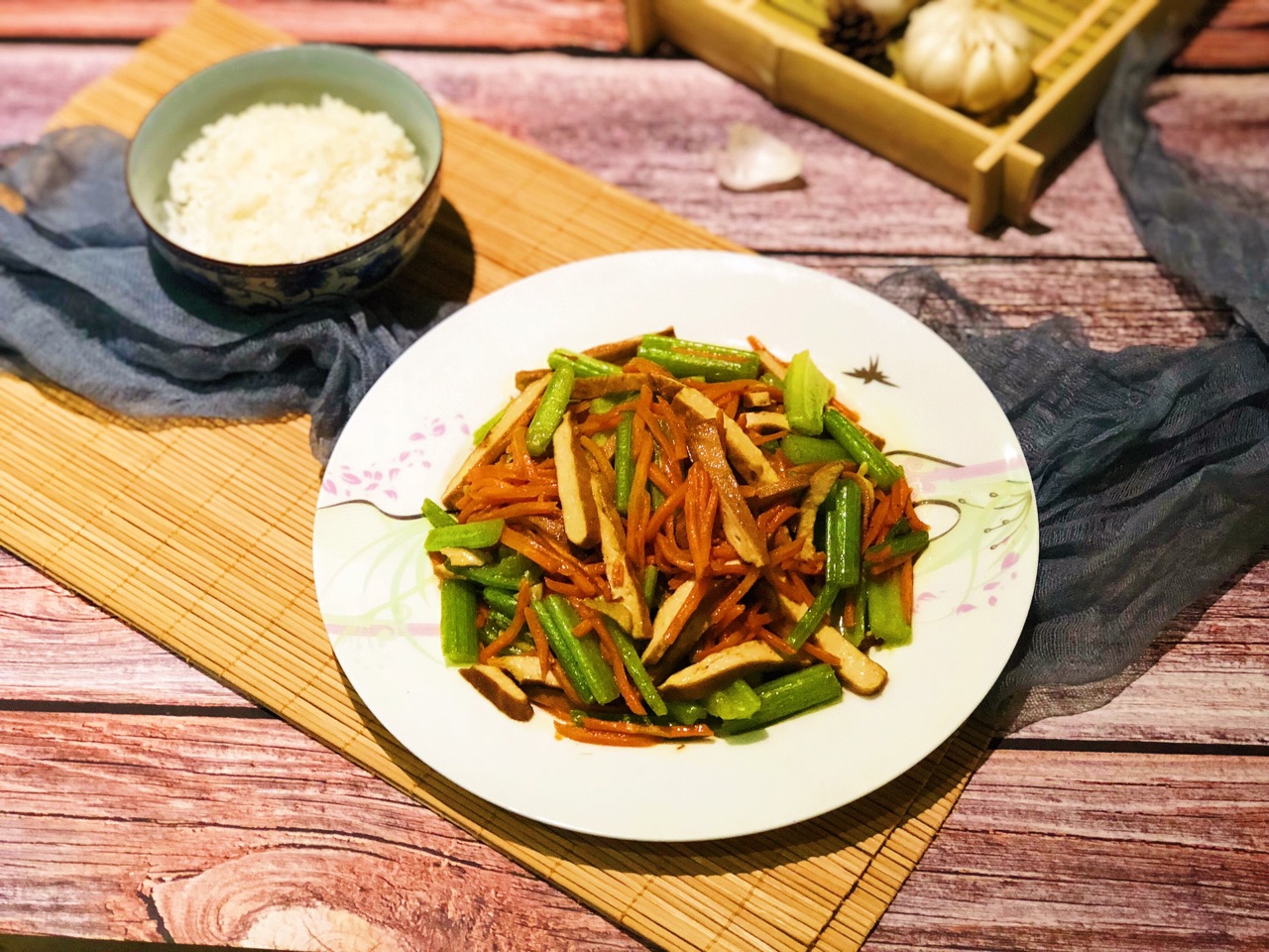 素食——芹菜胡萝卜炒香干