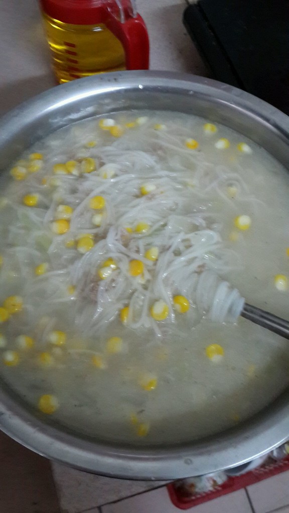 节瓜玉米肉碎粉丝汤