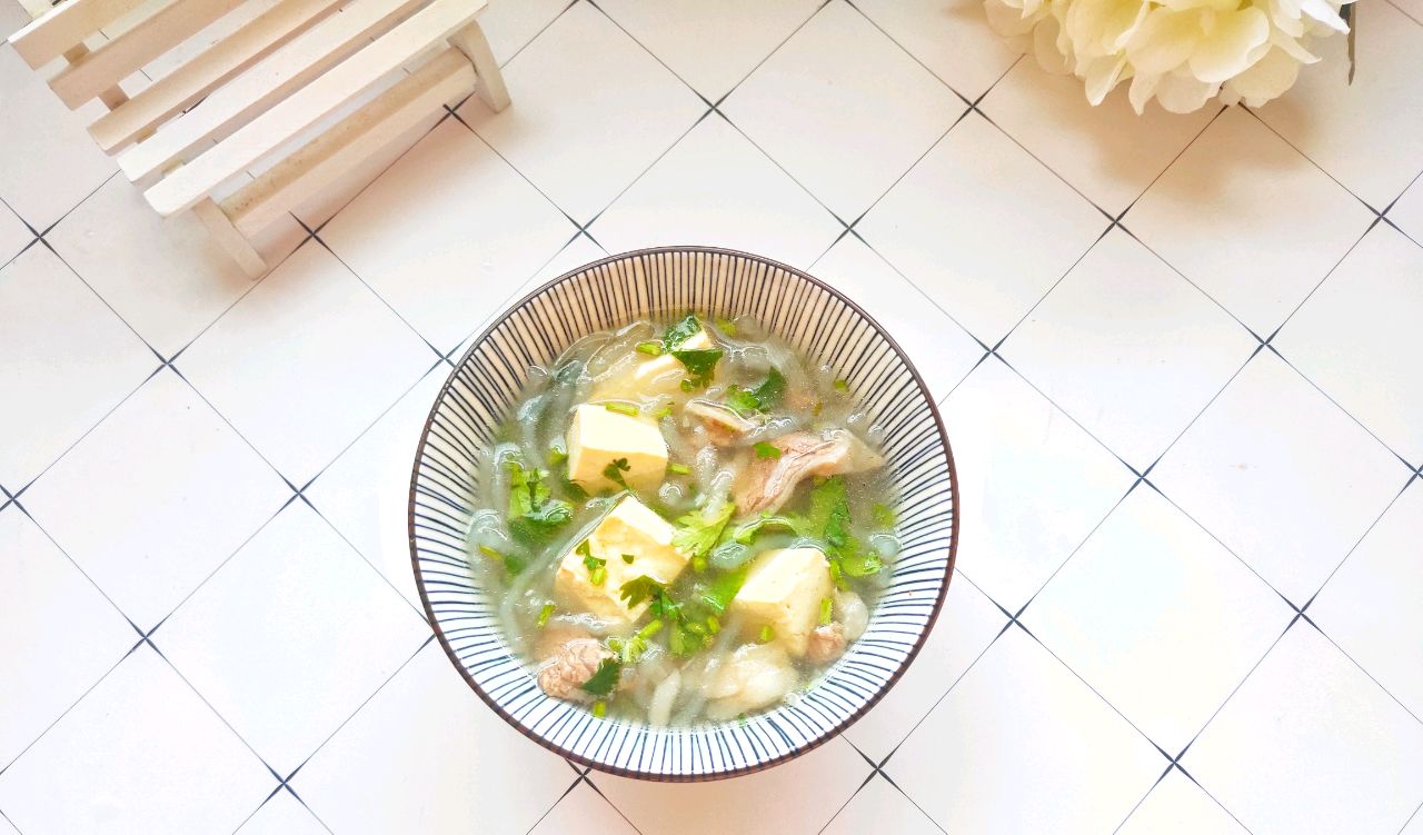 冬天必备的暖身补品：5分钟就能搞定的豆腐羊肉汤