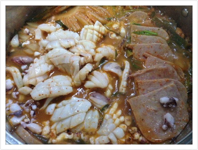 韩国鱿鱼午餐肉泡菜汤
