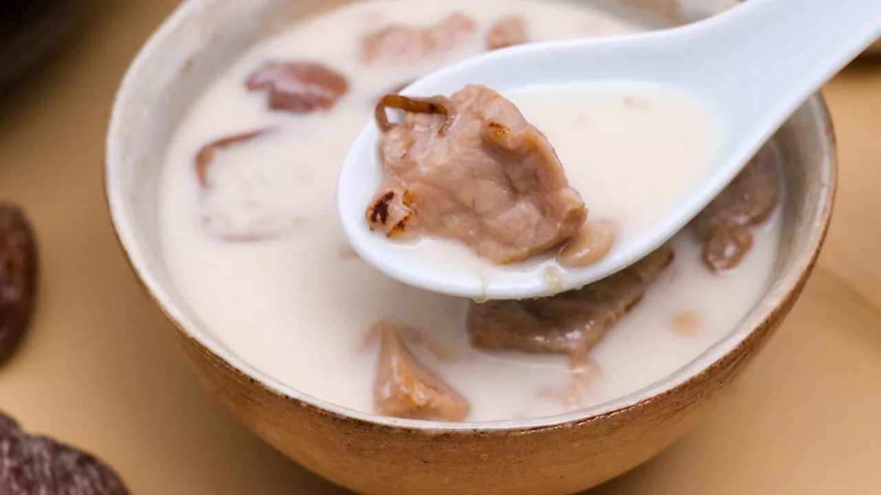 杏汁白肺汤：最适合冬天喝的汤，广东人教你做！