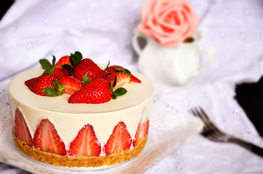 【草莓慕斯蛋糕】——草莓季系列美食