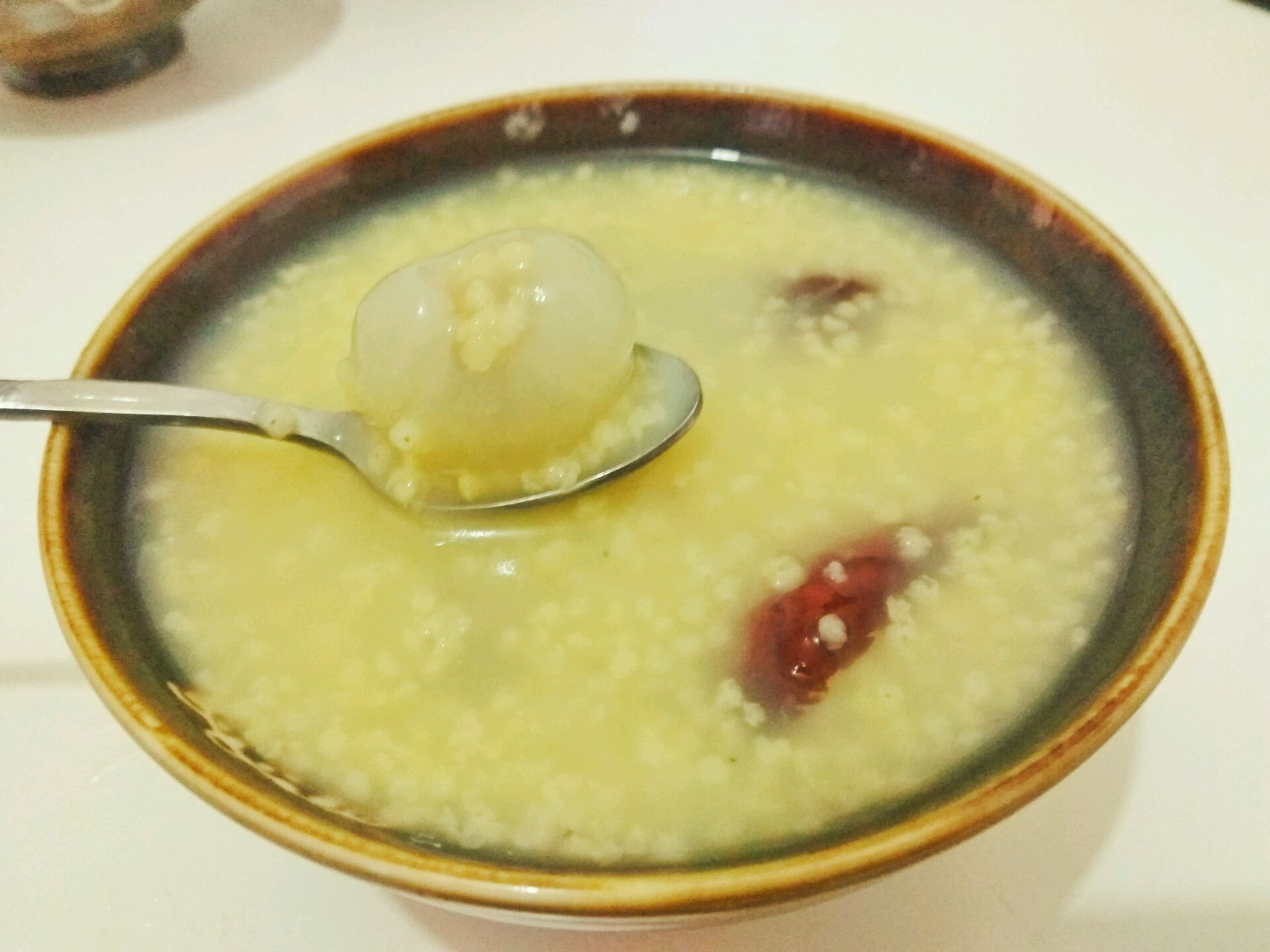 桂圆红枣枸杞小米粥